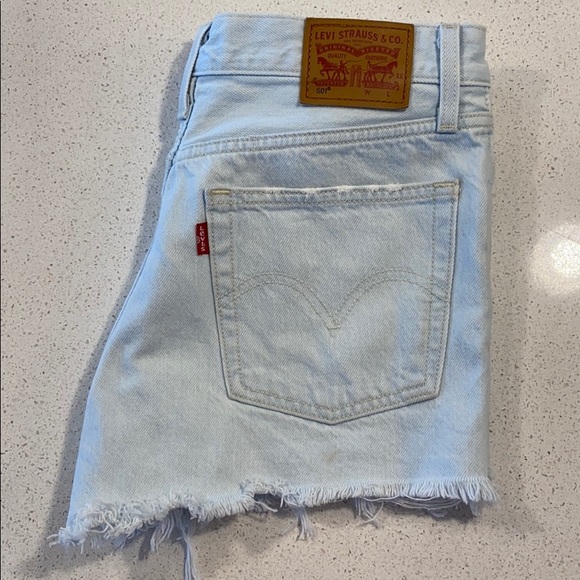 NWOT Levi Shorts high rise - Picture 6 of 6